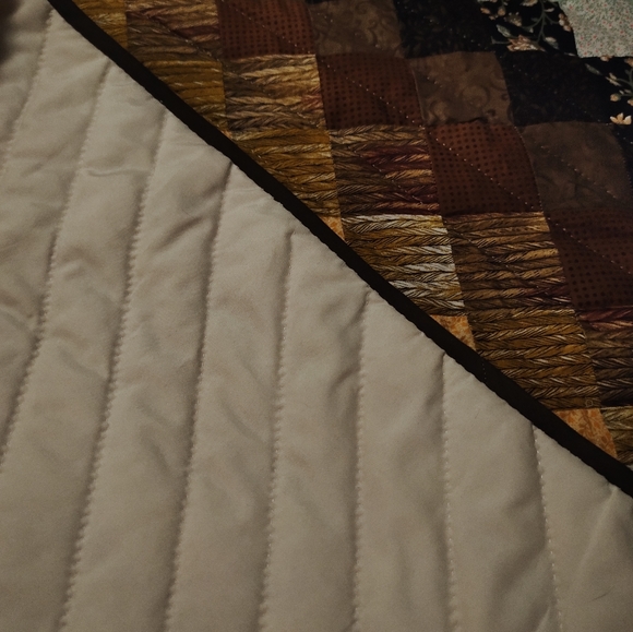 Queen Bargellow Wave Quilt - Picture 3 of 3